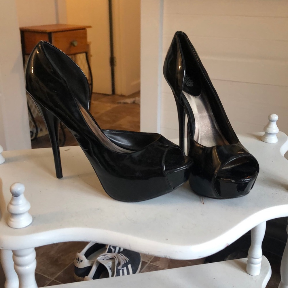 Black heels open toe